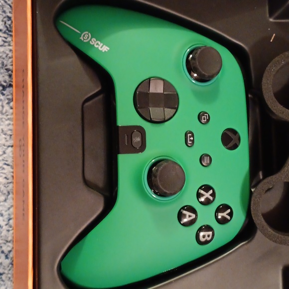 Various brand new controllers, including the scuff instinct pro Xbox controller. - Picture 2 of 6